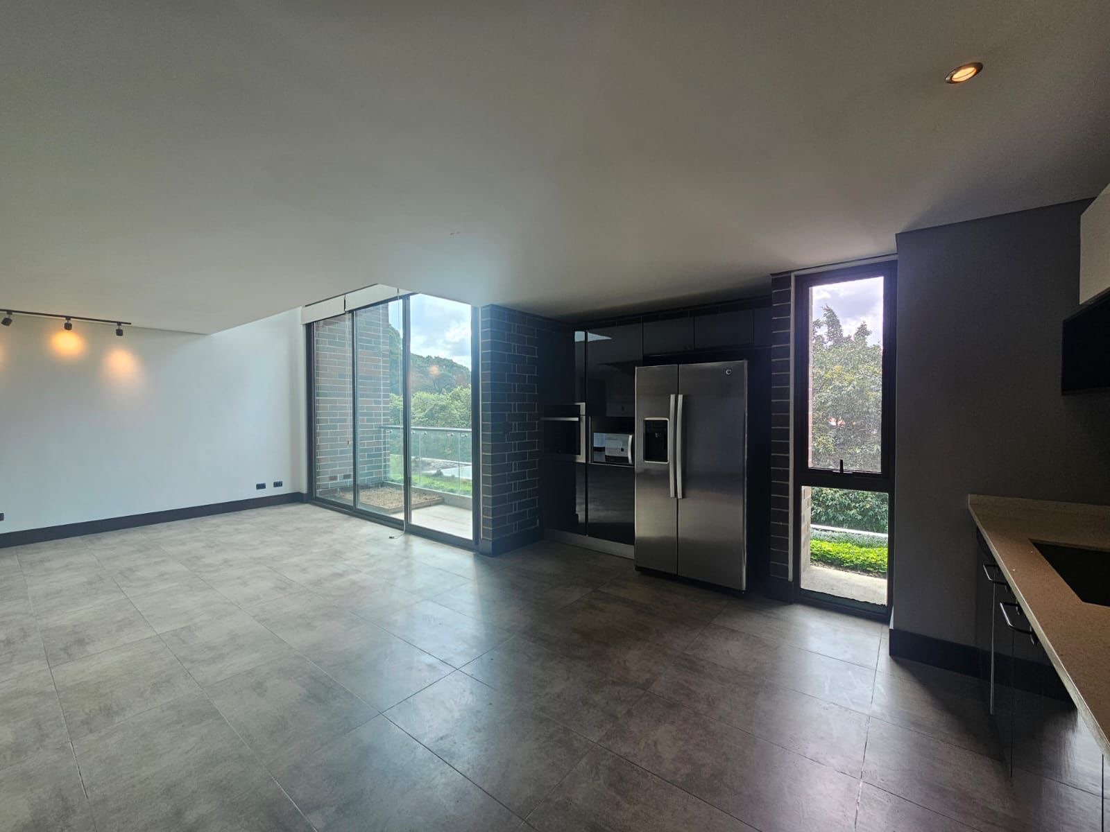 Apartamento en renta -  zona 16 Viu Cayala. - foto 2