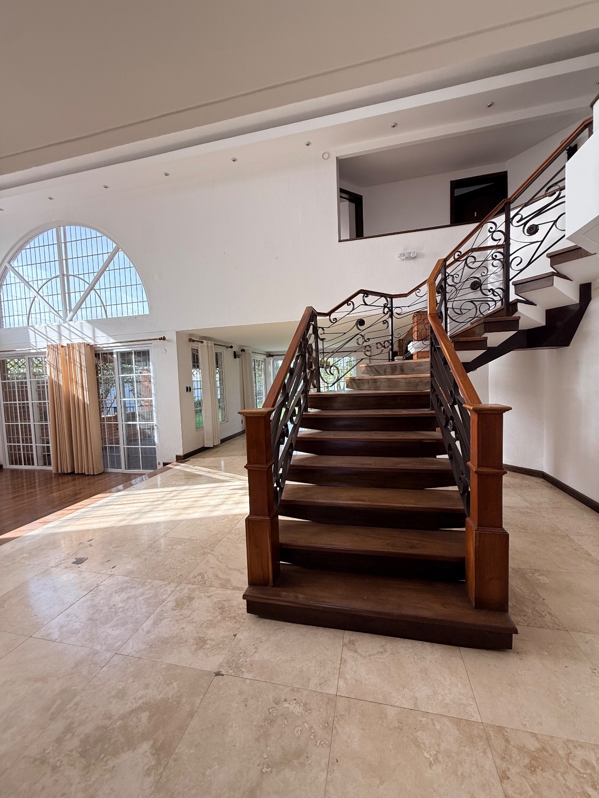 Espectacular casa en venta - zona 16, La Montaña. - foto 12