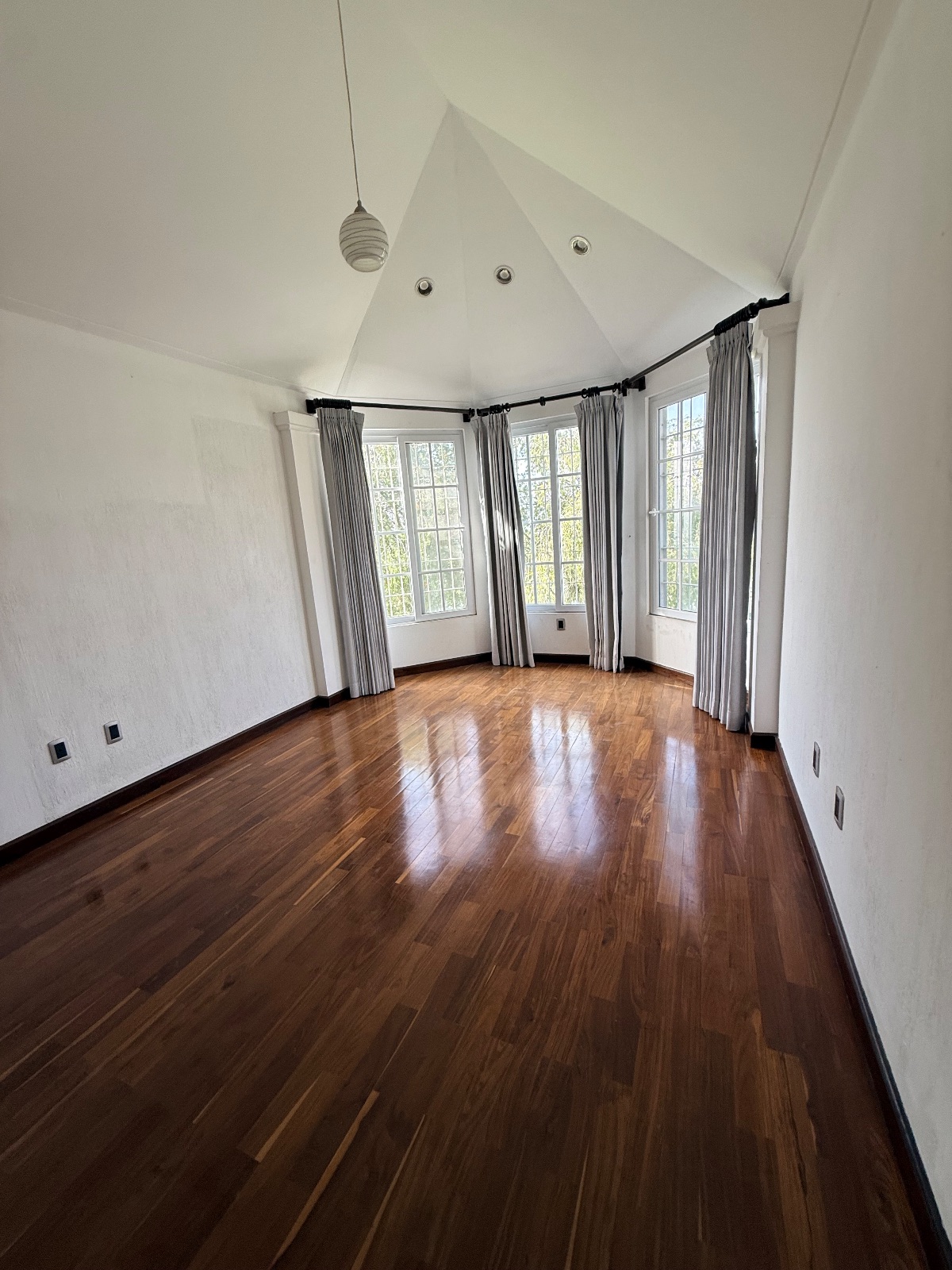 Espectacular casa en venta - zona 16, La Montaña. - foto 16