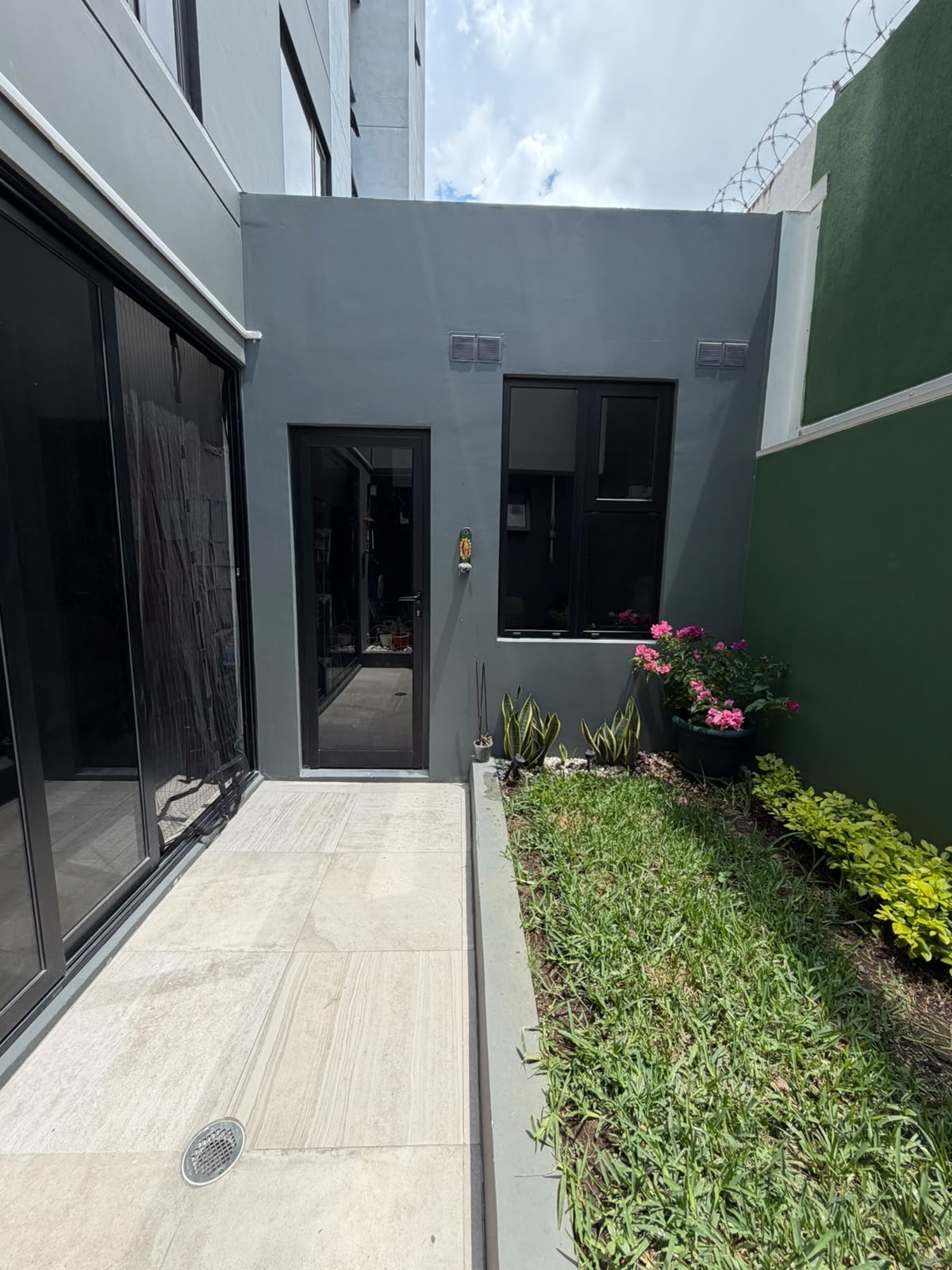 Apartamento en renta con jardín , zona 15, Dual. - foto 12
