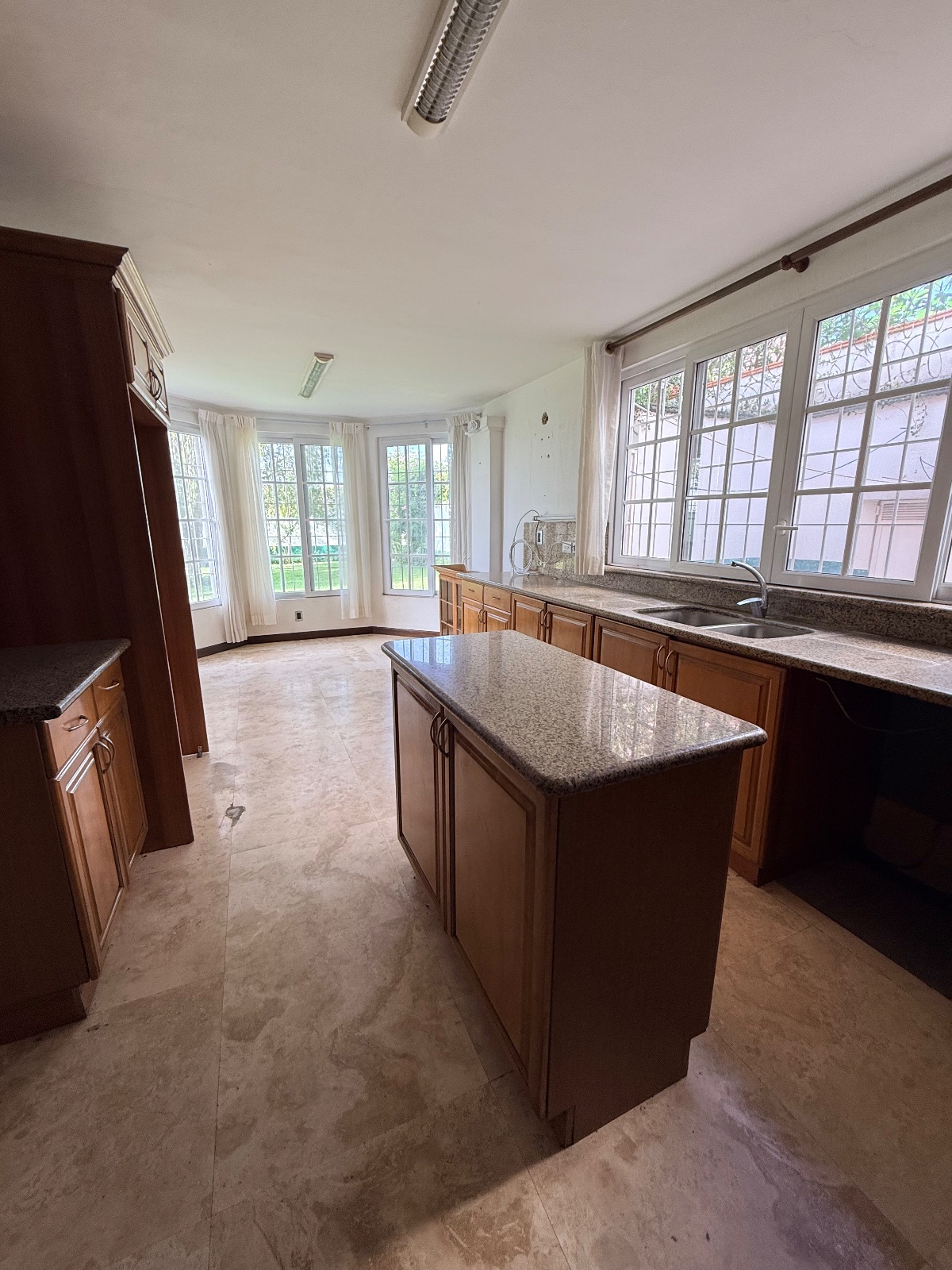 Espectacular casa en venta - zona 16, La Montaña. - foto 9