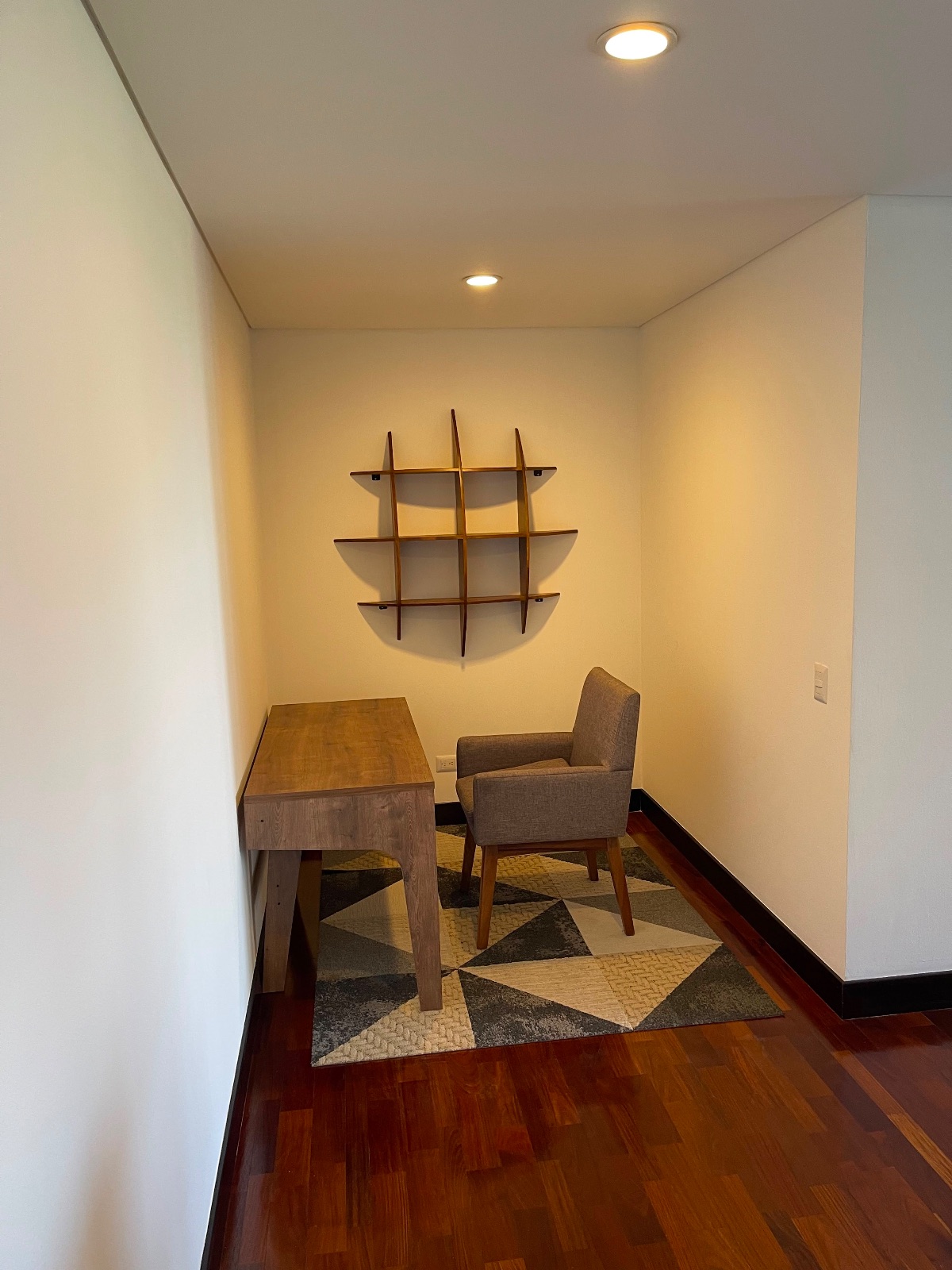 Apartamento amueblado en renta - zona 10, Santa Sofía. - foto 3
