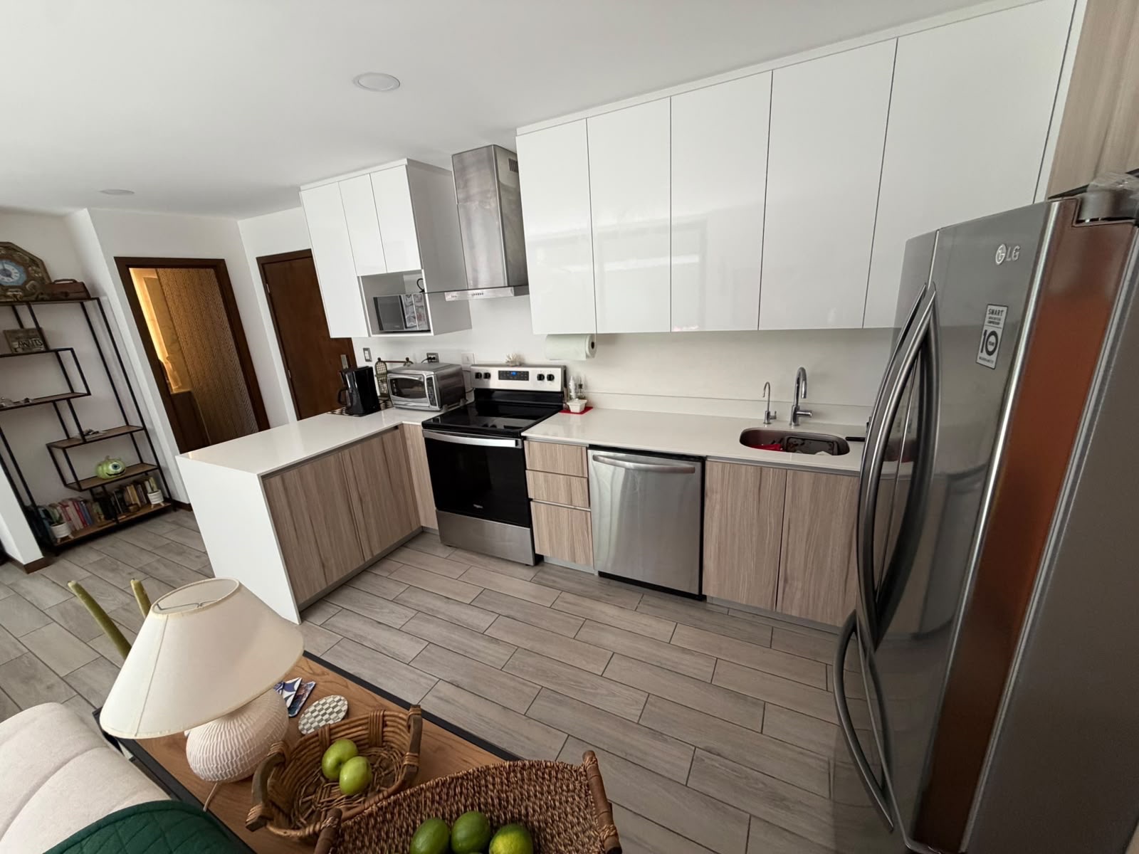 Apartamento en renta con jardín , zona 15, Dual.