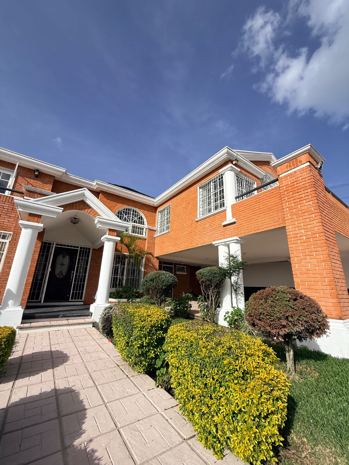 Espectacular casa en venta - zona 16, La Montaña.